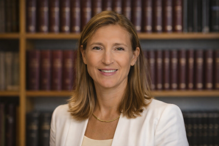 Blanche de Granvilliers : parcours et biographie d’une avocate Blanche de Granvilliers